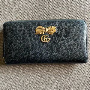 GUCCI - Calfskin GG Marmont Bow Zip Around Wallet Black